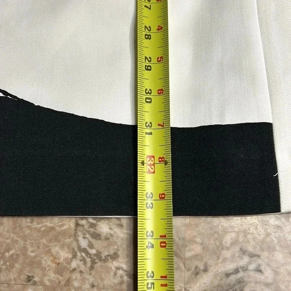 Banana Republic dress women size 2. White ,black , abstract, shift ,line,mini - Picture 12 of 12